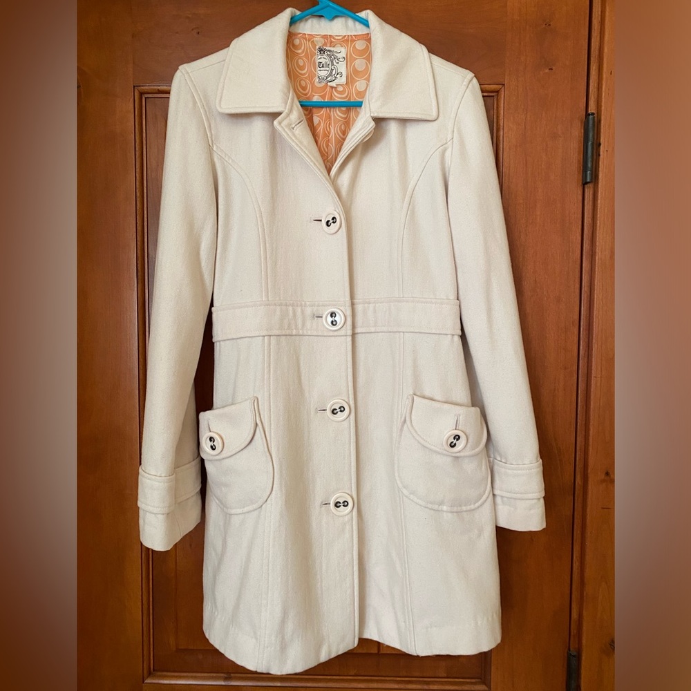 Winter white Tulle brand size medium walking coat wool blend